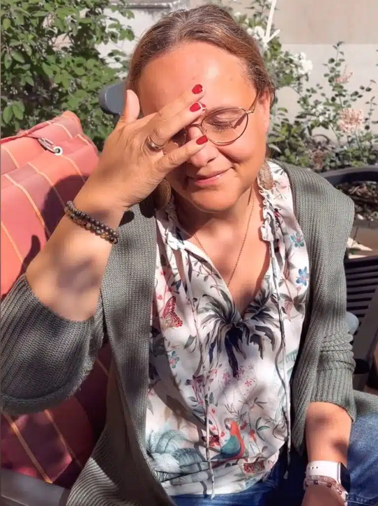 Auftragen ätherisches Öl Zirbeldrüse